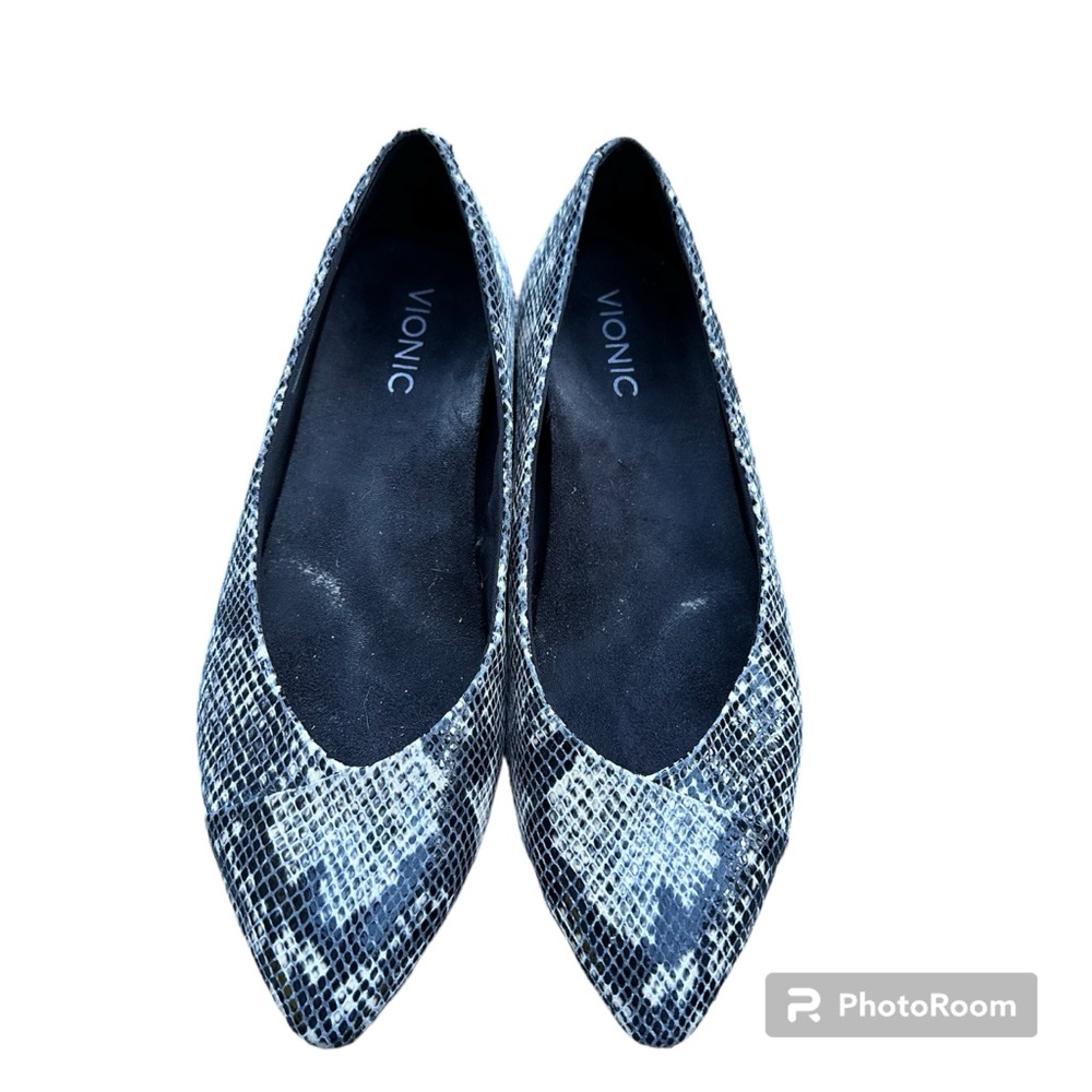 Vionic Blue and Gray Snakeskin Flats